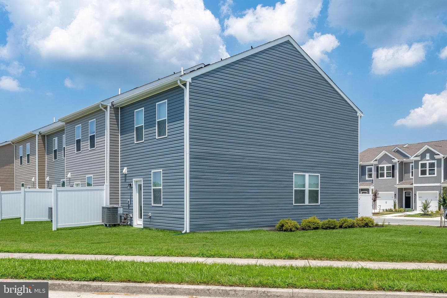 1408 Sugarplum Lane photo 3