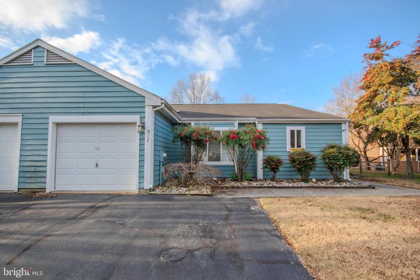 917 James Court photo 1