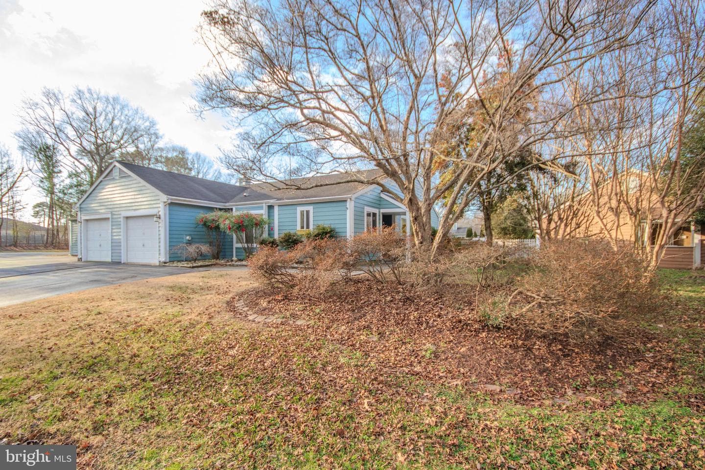 917 James Court photo 2