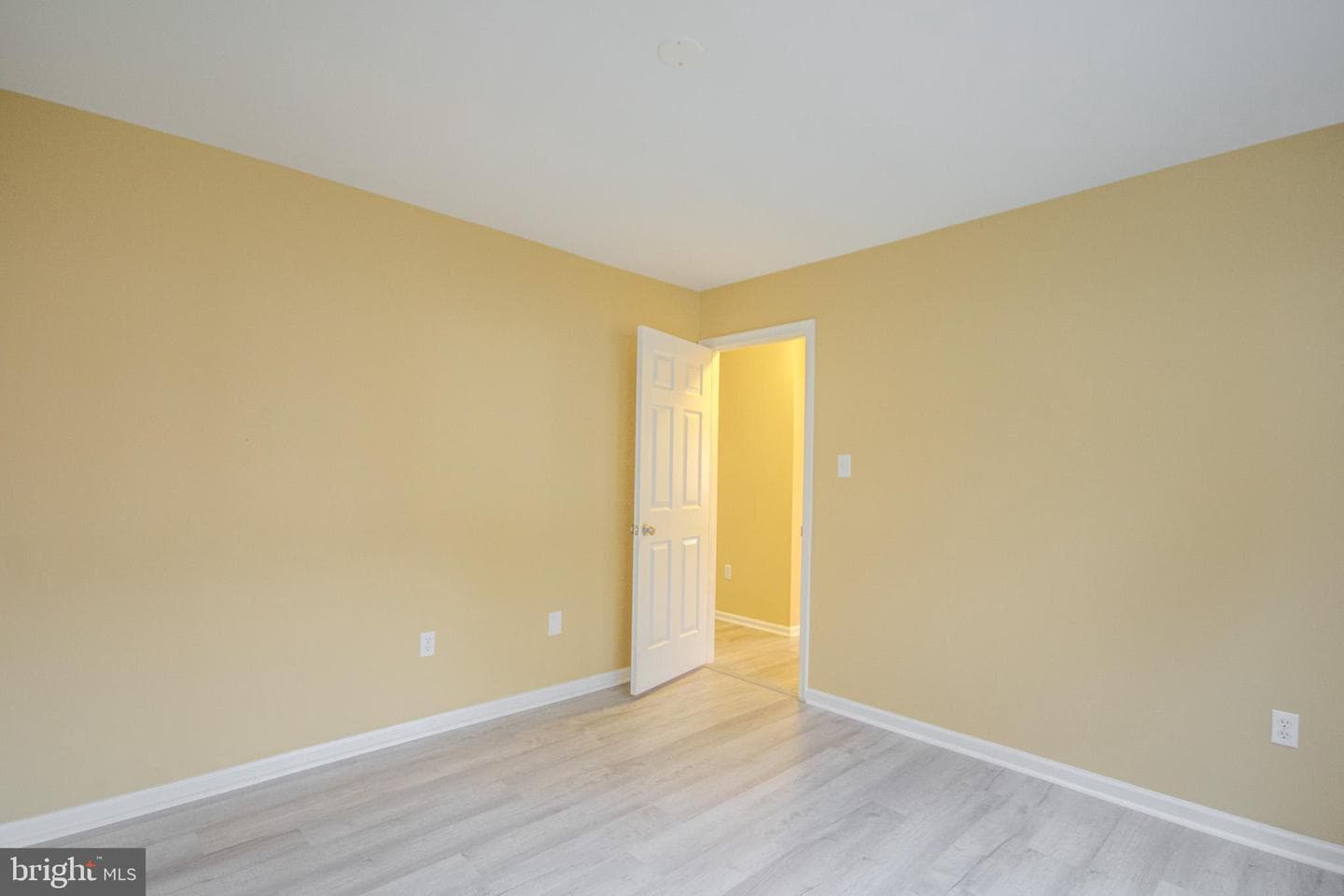 917 James Court photo 26