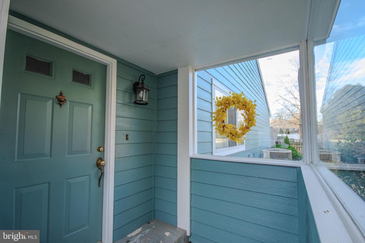 917 James Court photo 4