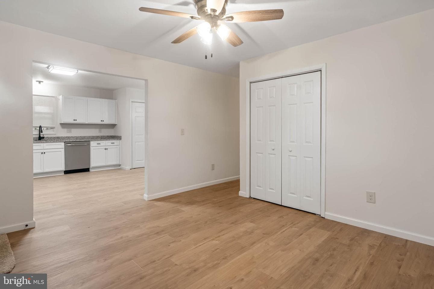 414 Sarah Lane photo 9