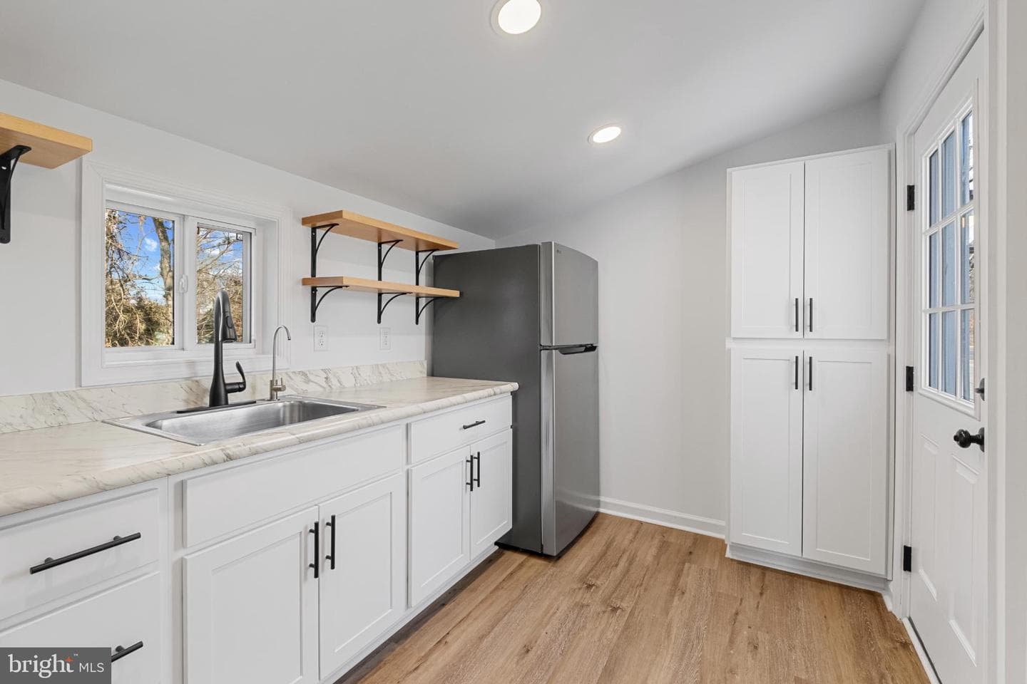 28276 Riverside Drive photo 10