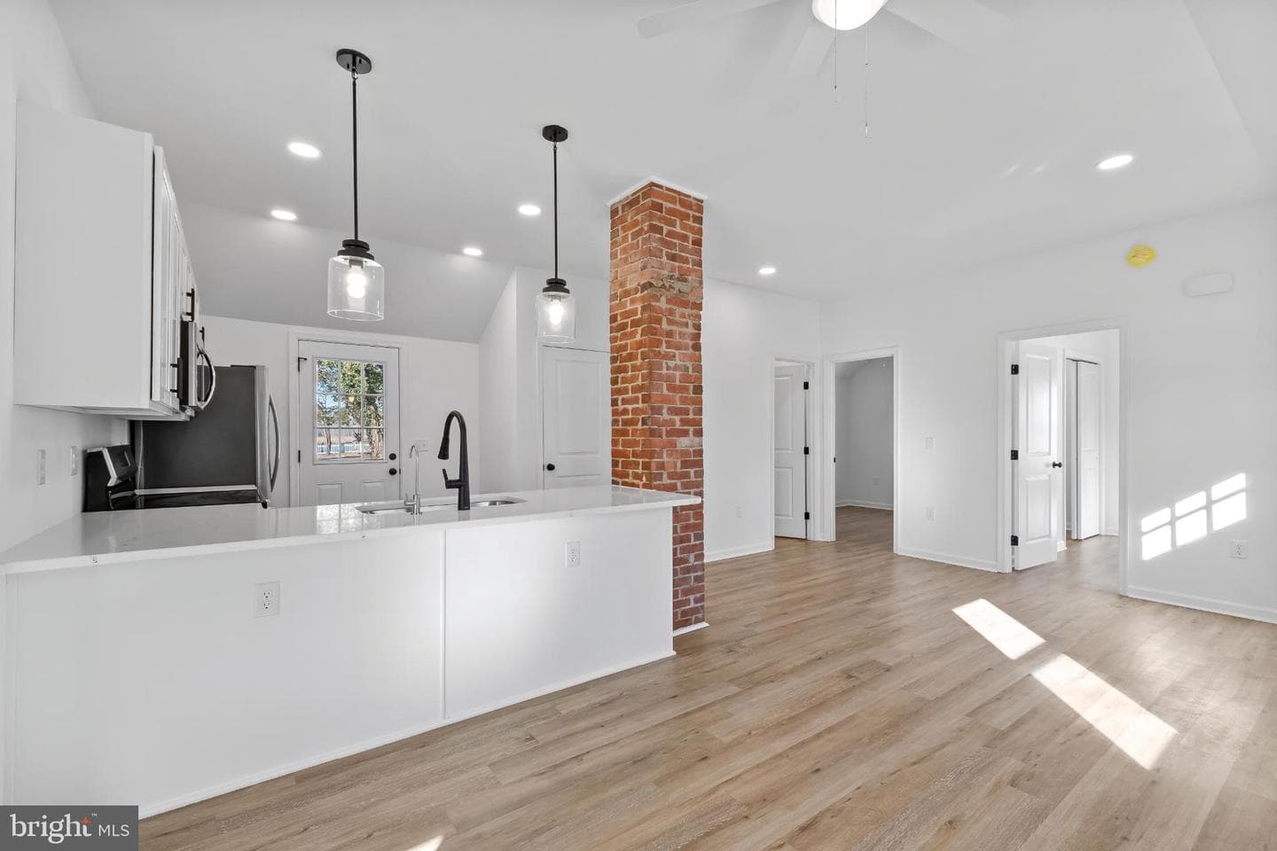 28272 Riverside Drive photo 1