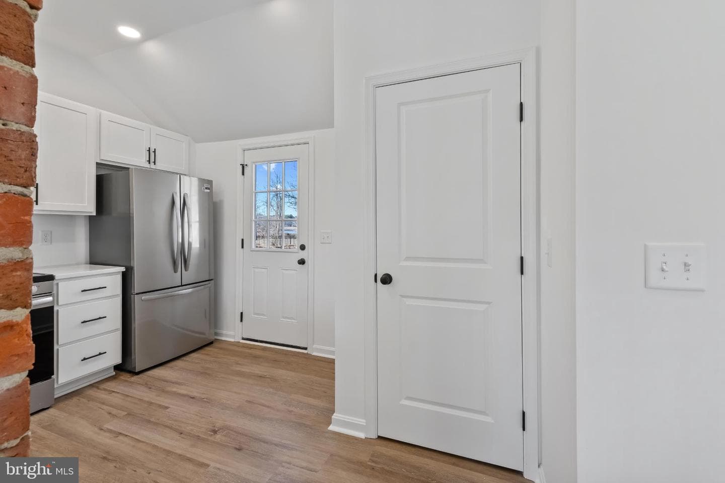 28272 Riverside Drive photo 20
