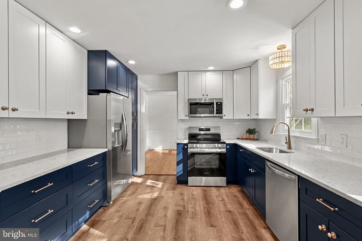 1011 Hinman Lane photo 3