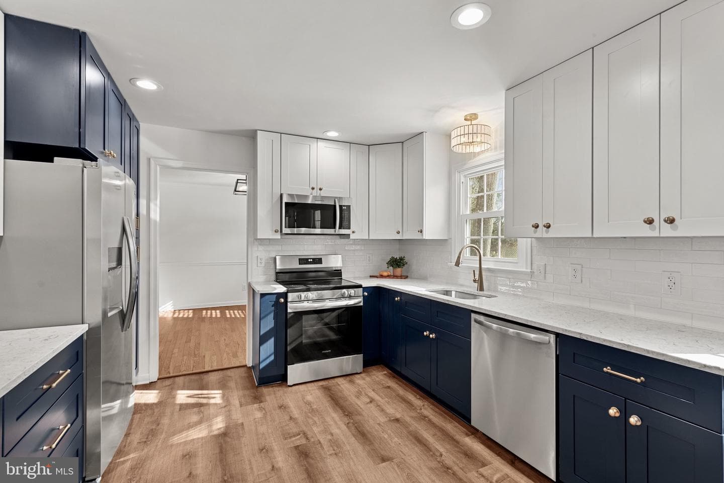 1011 Hinman Lane photo 4