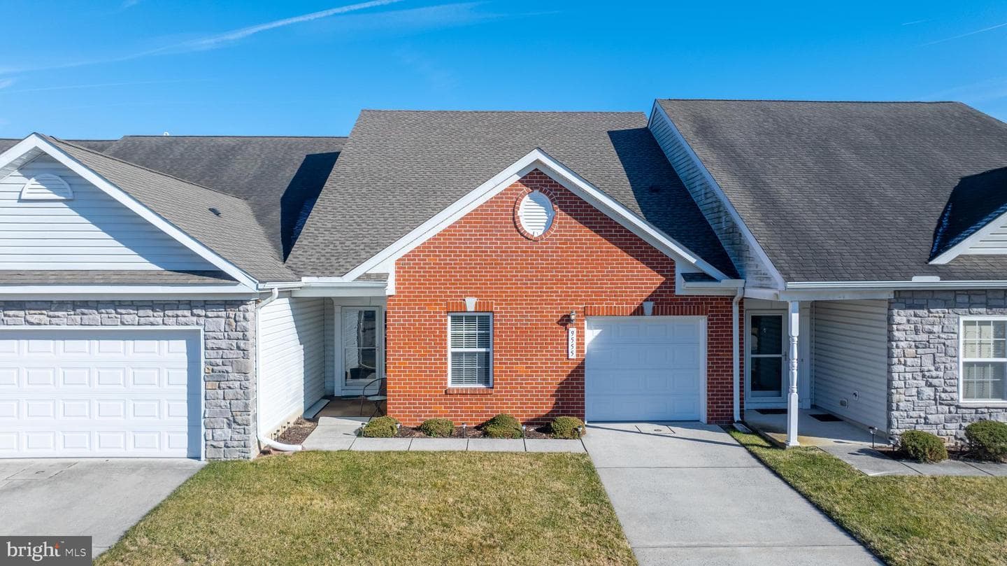 9555 Wedge Way photo 2