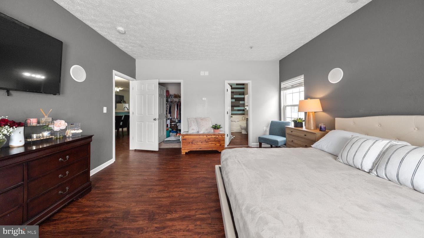 9016 Executive Club Dr photo 15
