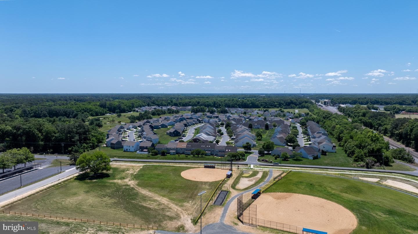9016 Executive Club Dr photo 32