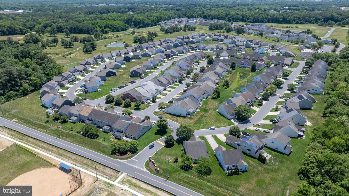 9016 Executive Club Dr photo 33