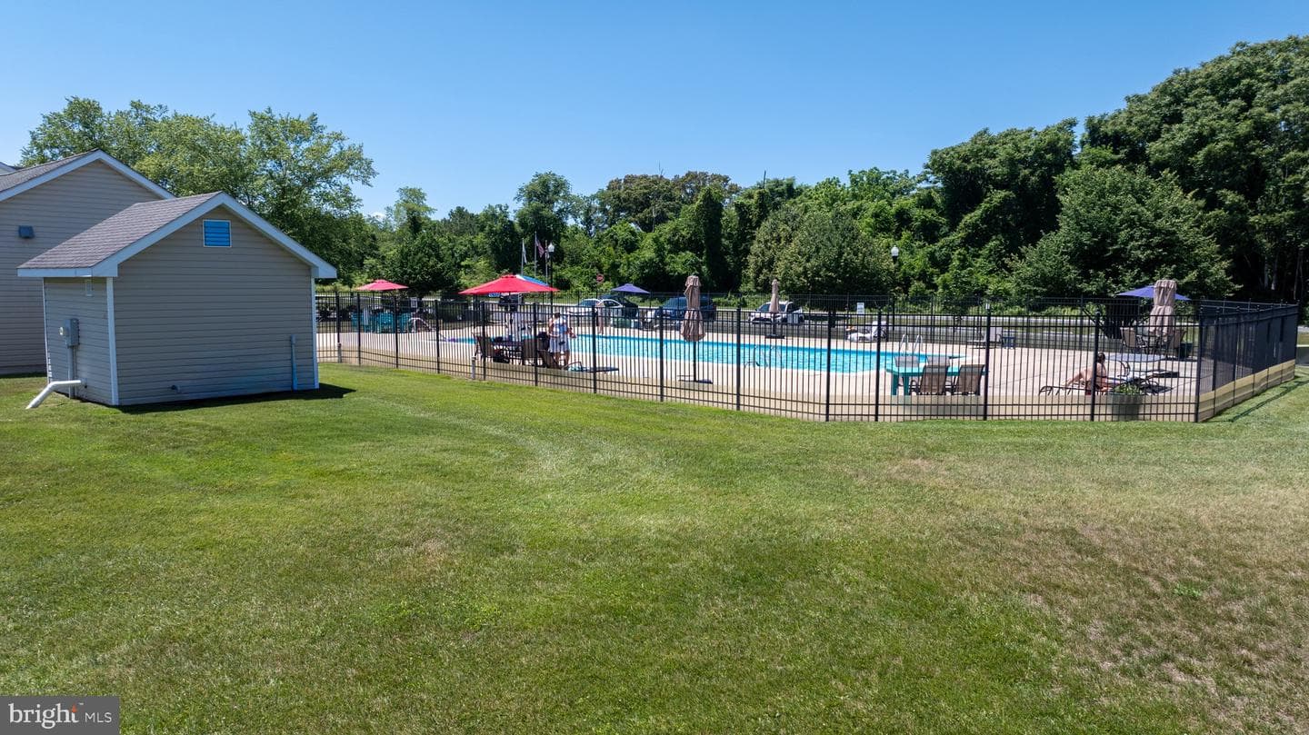 9016 Executive Club Dr photo 36