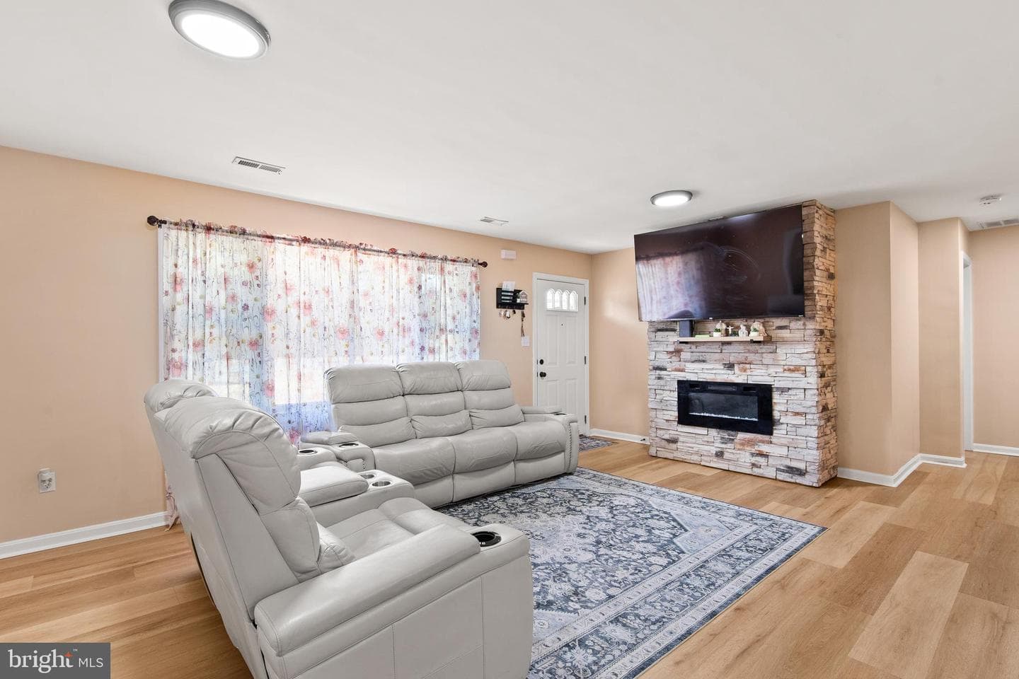 28570 Ocean Gateway photo 4