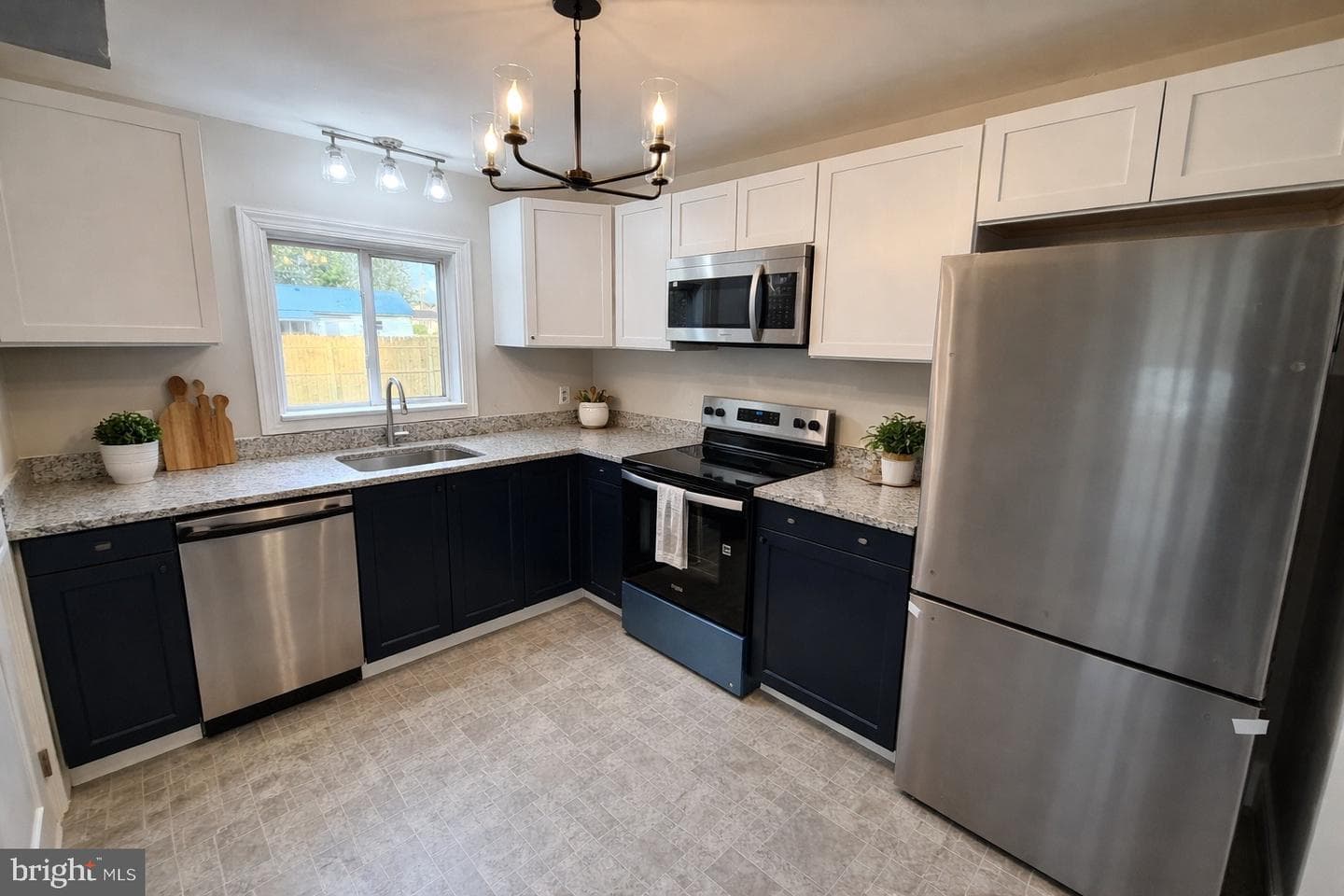 113 Benjamin Avenue photo 5