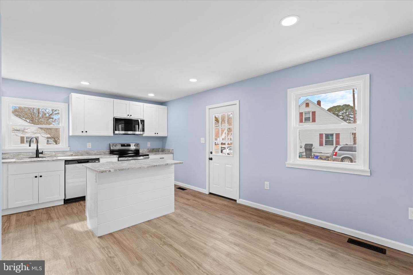 908 Spring Avenue photo 10