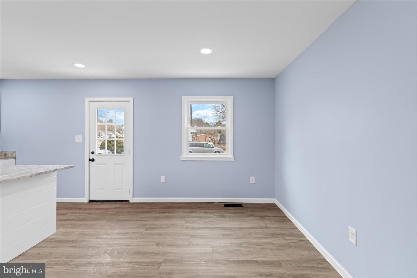 908 Spring Avenue photo 11