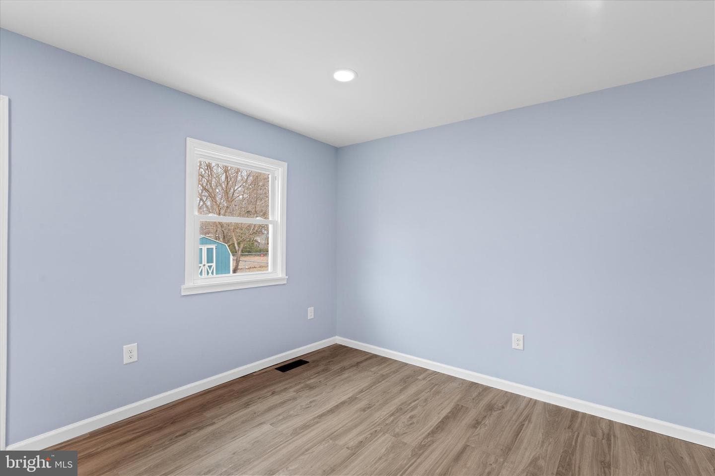 908 Spring Avenue photo 12