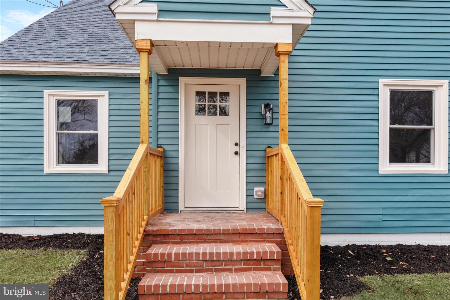 908 Spring Avenue photo 2
