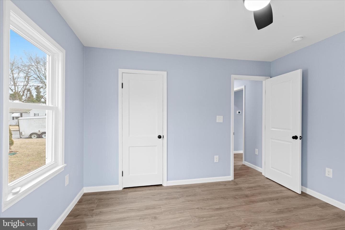 908 Spring Avenue photo 25