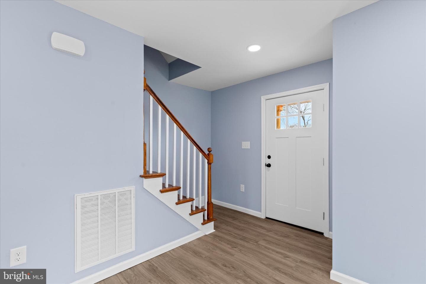 908 Spring Avenue photo 3