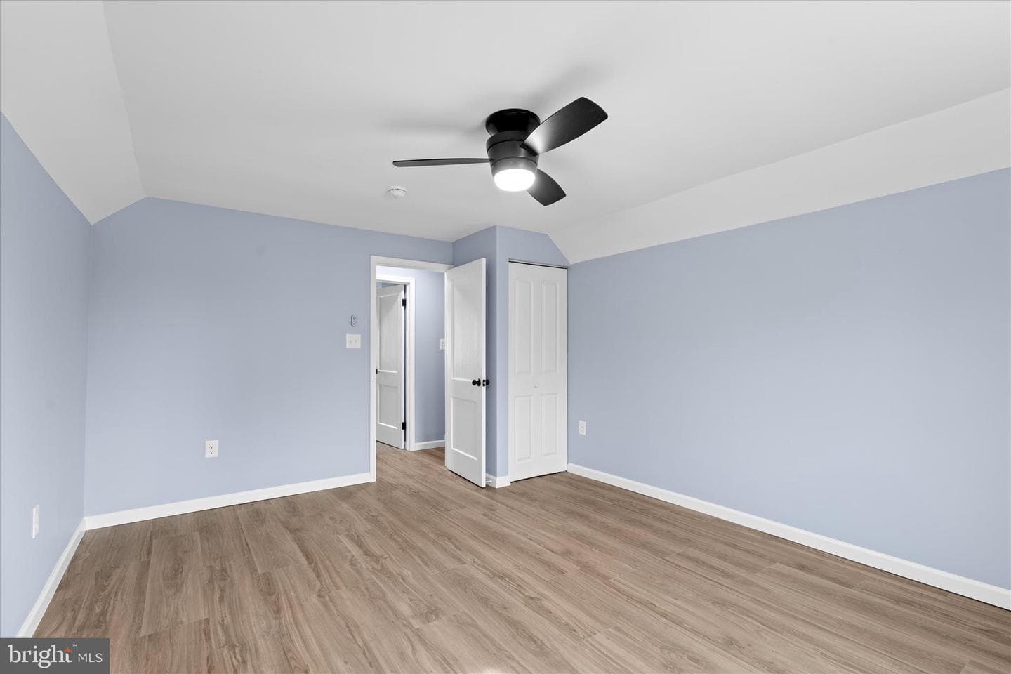 908 Spring Avenue photo 32