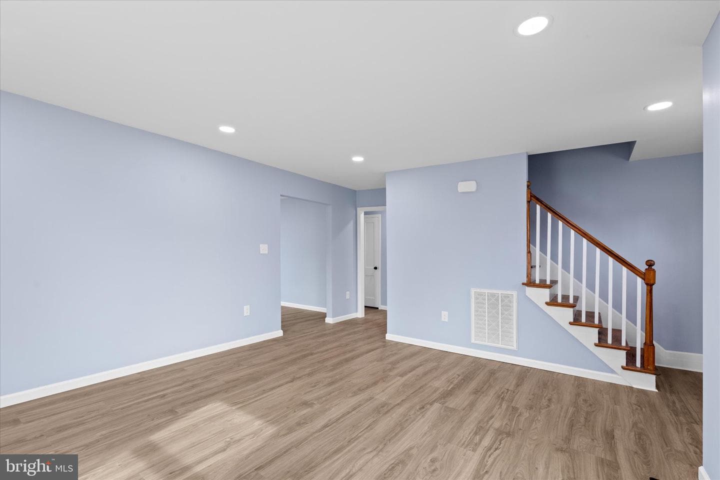 908 Spring Avenue photo 6
