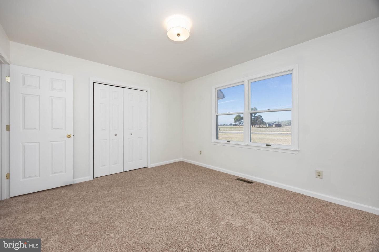 7937 White Lowe photo 14