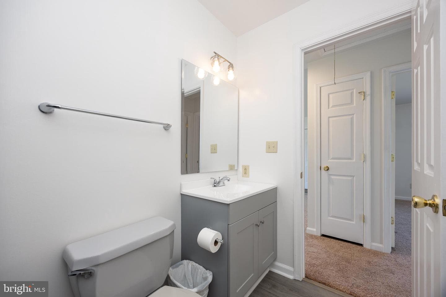 7937 White Lowe photo 15