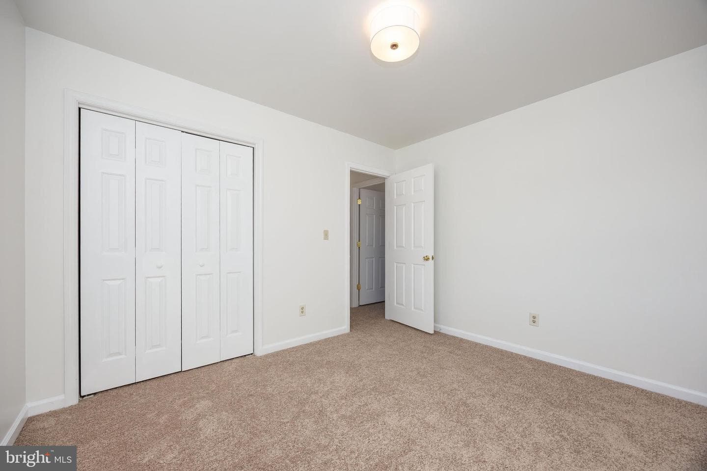 7937 White Lowe photo 19