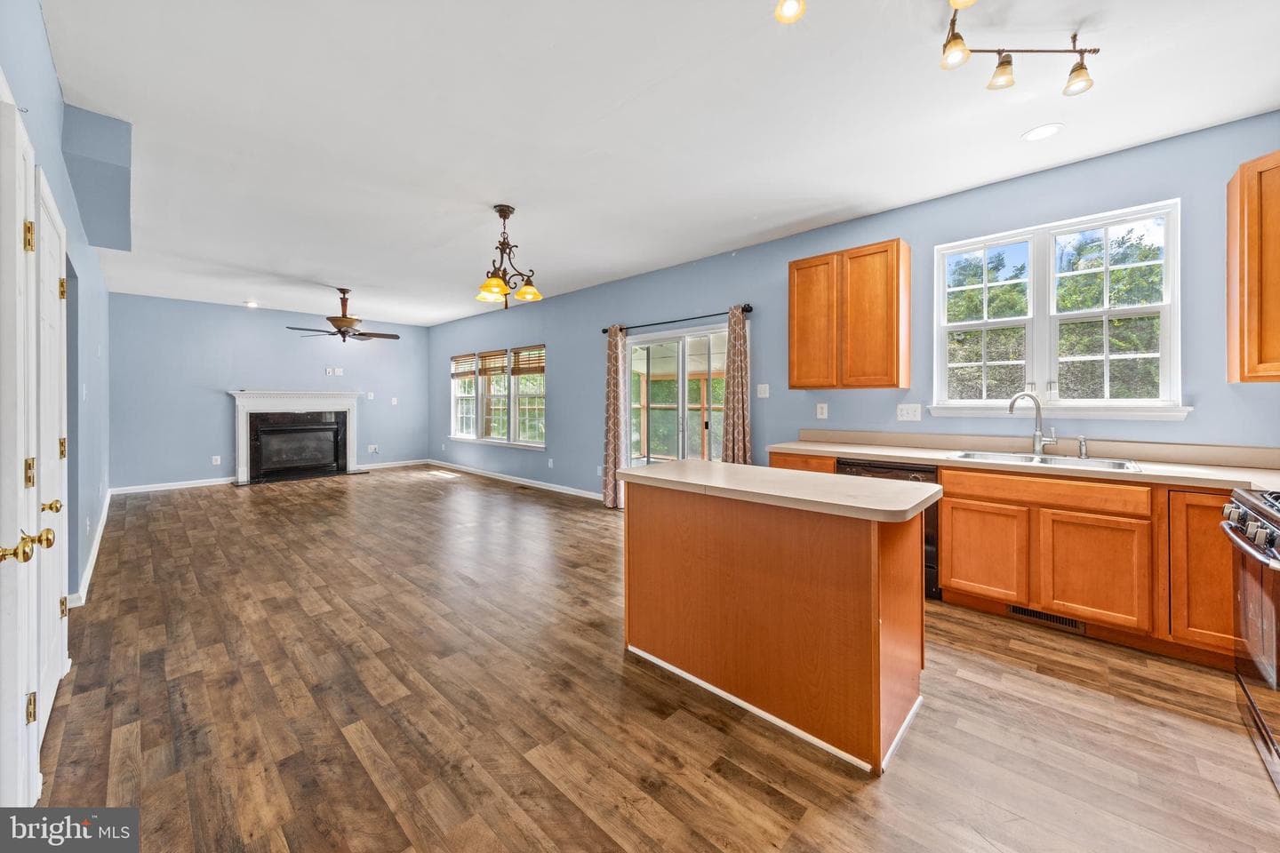 1518 Anchors Way photo 11