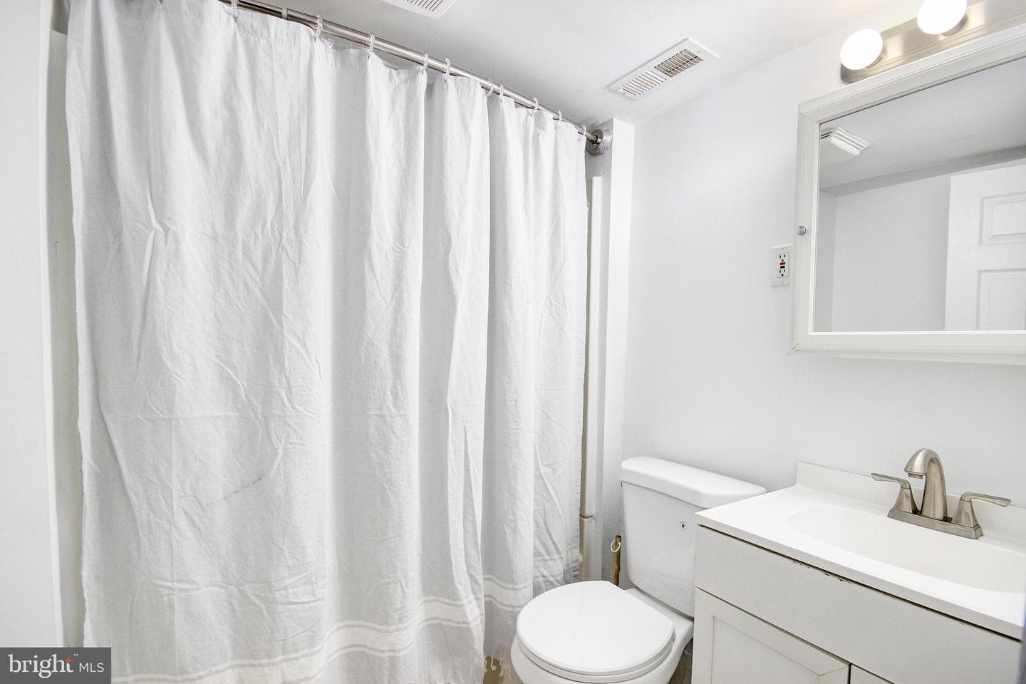 912 Hanover Street photo 11