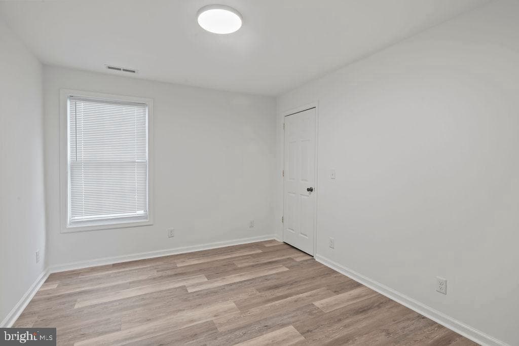213 Lloyd Street photo 8
