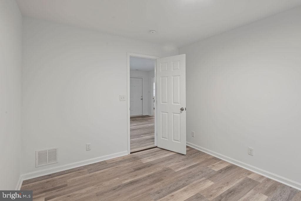 213 Lloyd Street photo 9