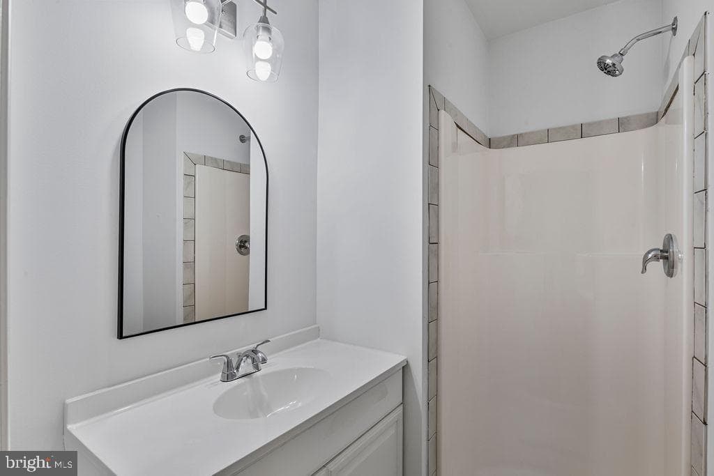 905 Hanover Street photo 28