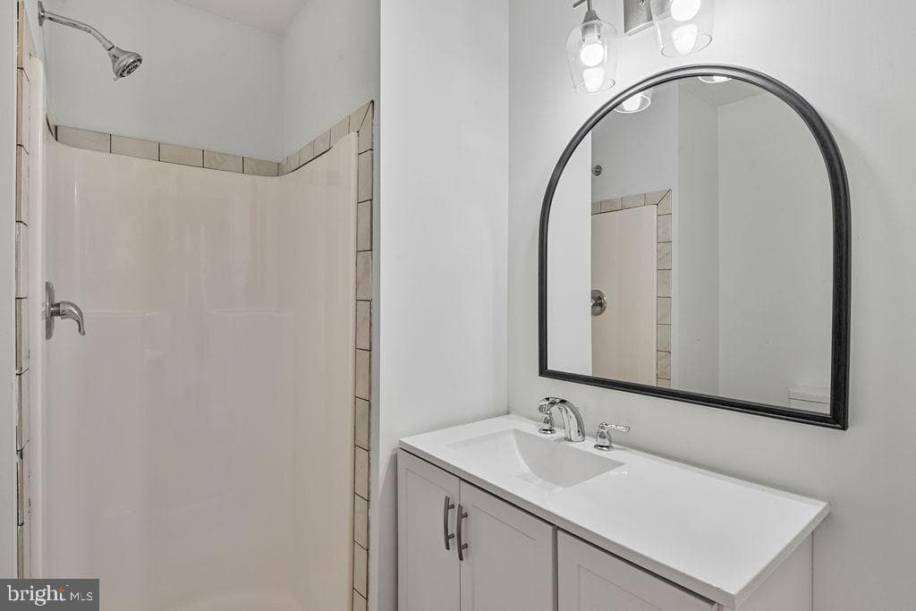905 Hanover Street photo 30