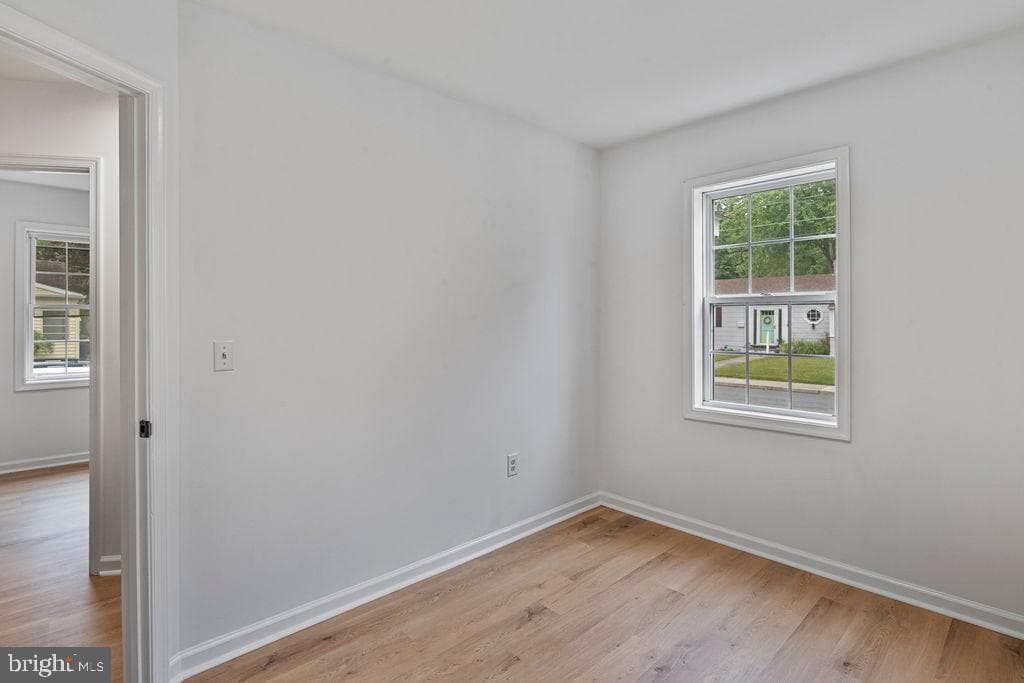 905 Hanover Street photo 35
