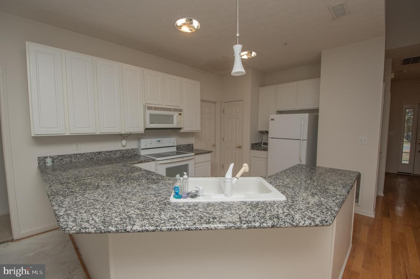 8935 Executive Club Drive photo 4