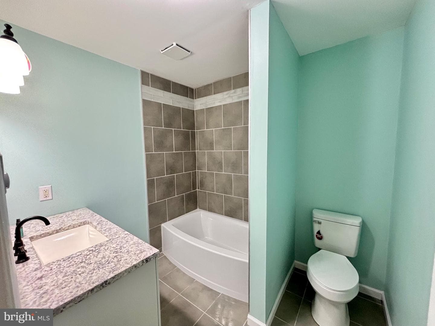 7592 Buckman Avenue photo 13