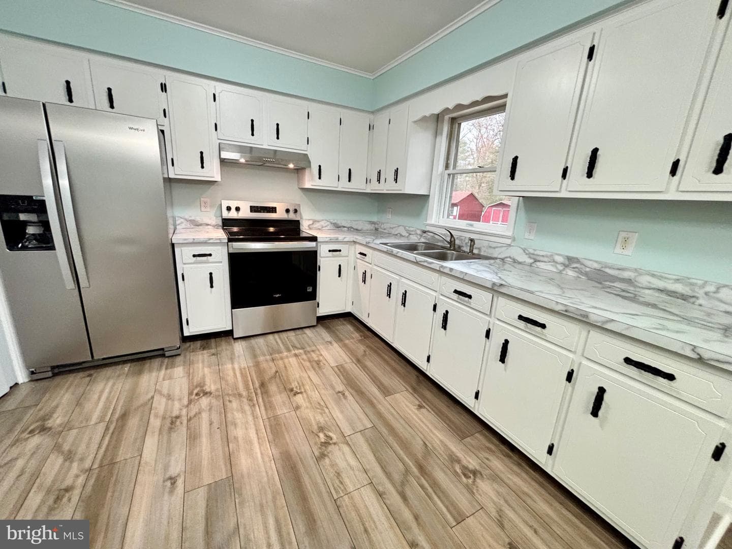 7592 Buckman Avenue photo 9