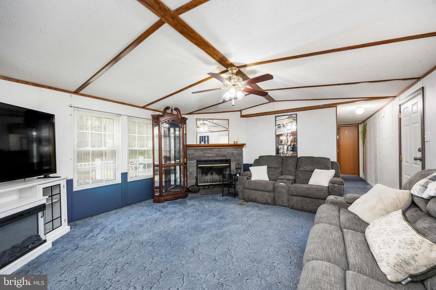 22139 Royal Oak Road photo 11