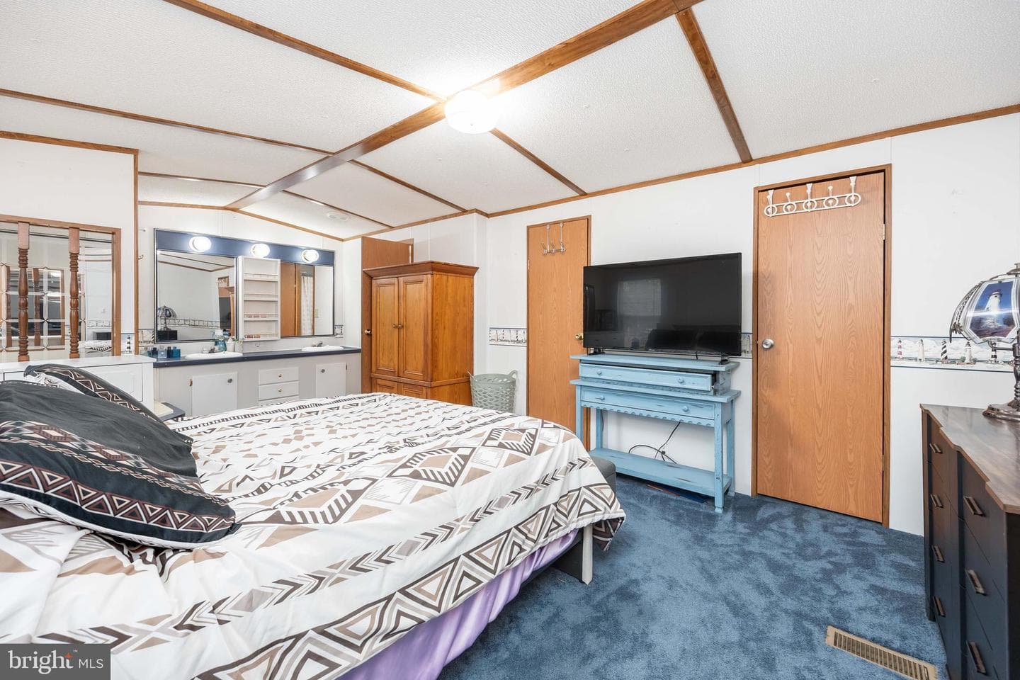 22139 Royal Oak Road photo 26
