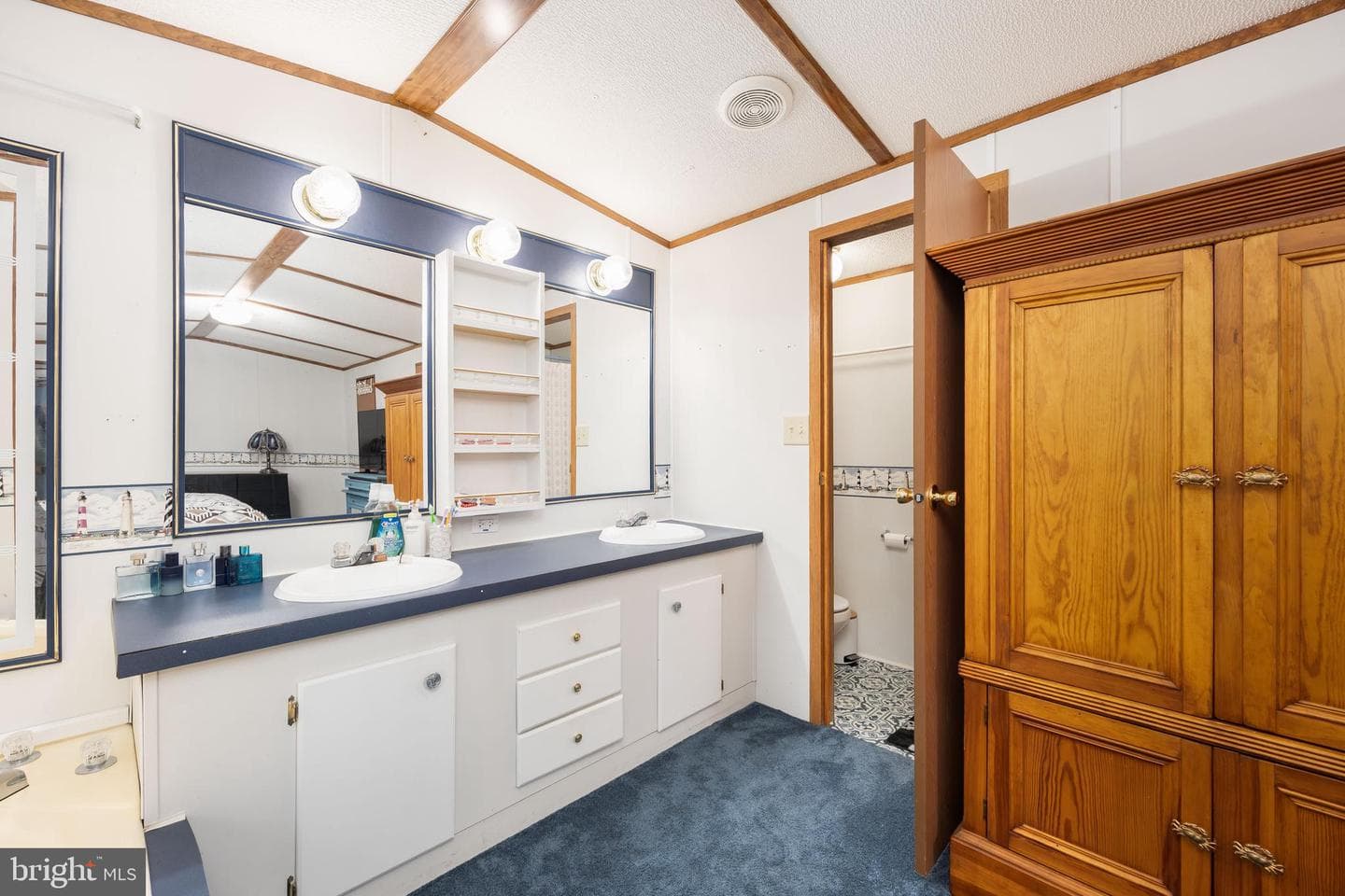 22139 Royal Oak Road photo 29