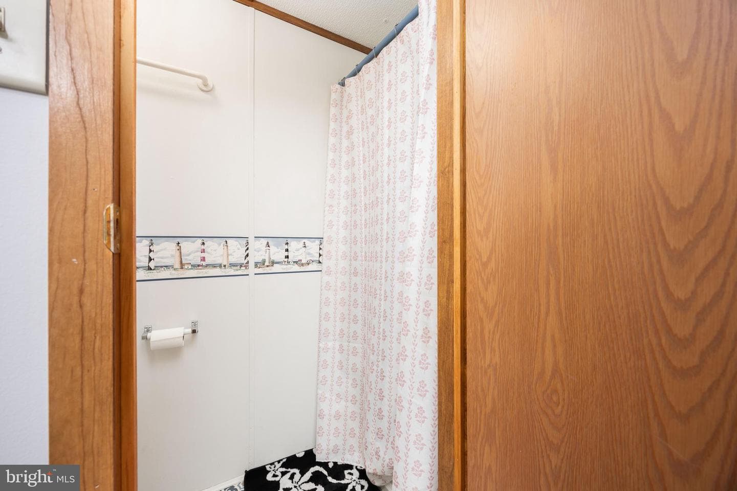 22139 Royal Oak Road photo 31