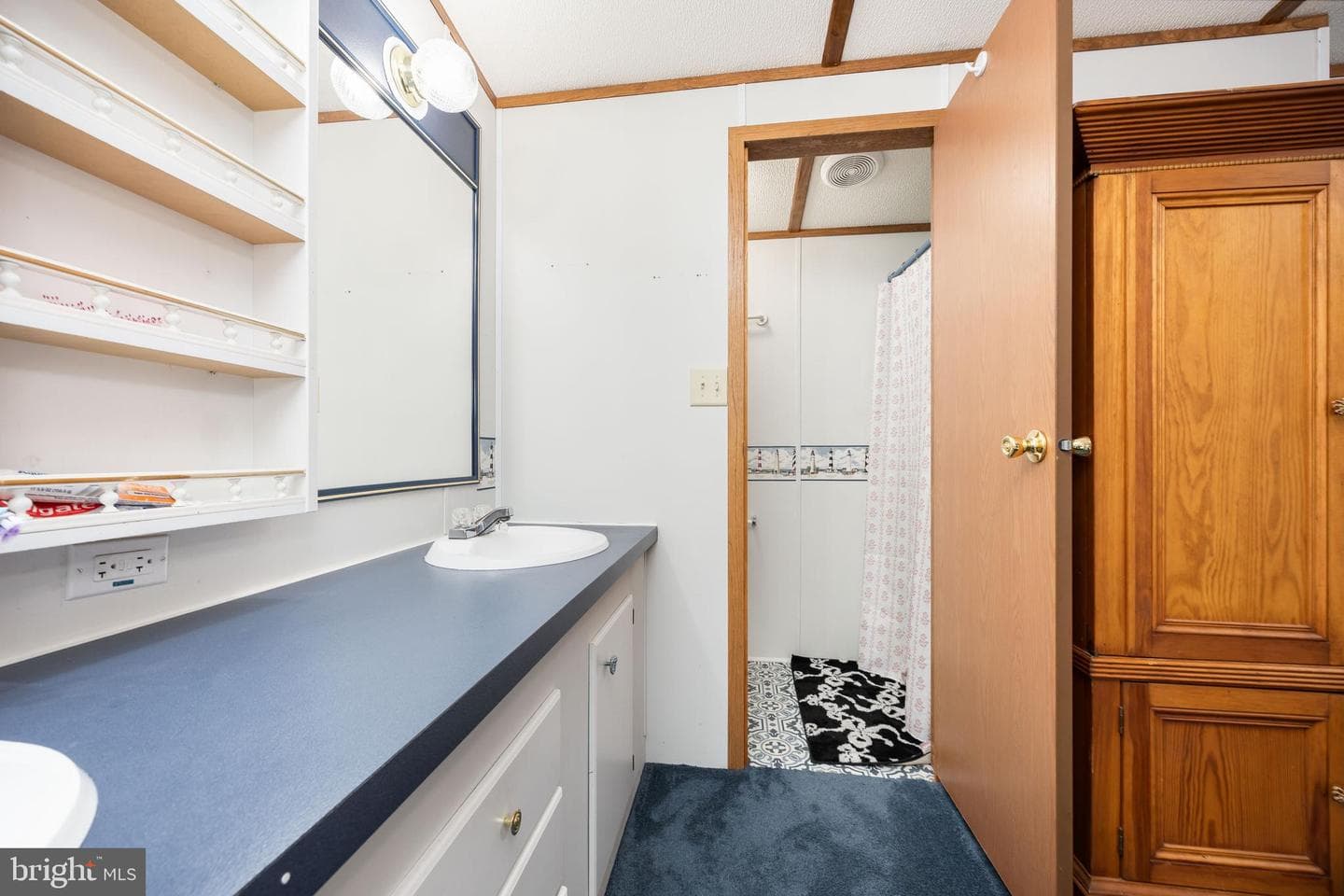 22139 Royal Oak Road photo 32