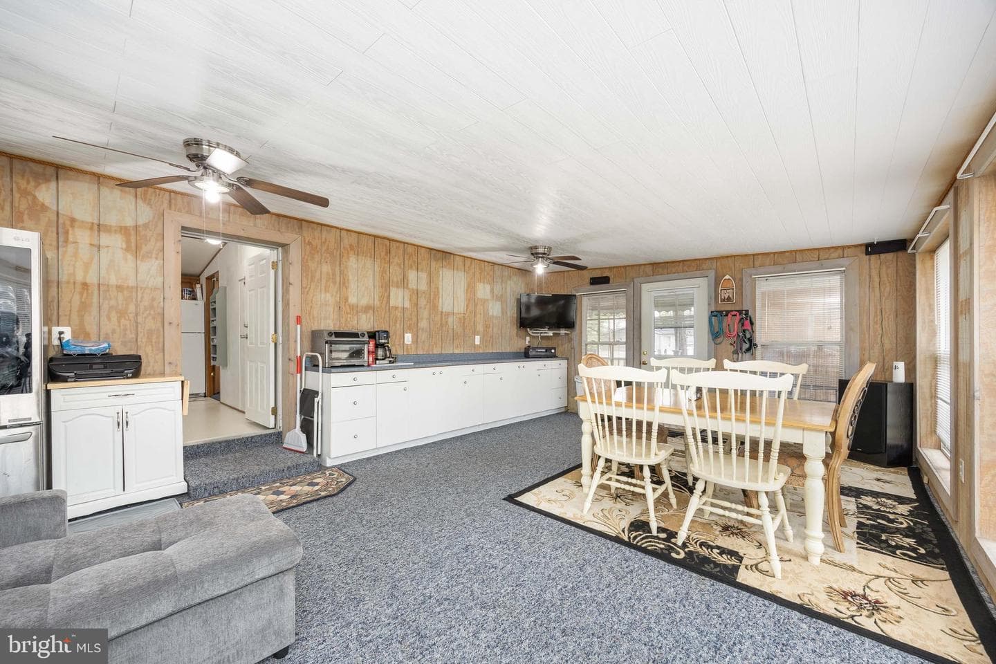 22139 Royal Oak Road photo 8