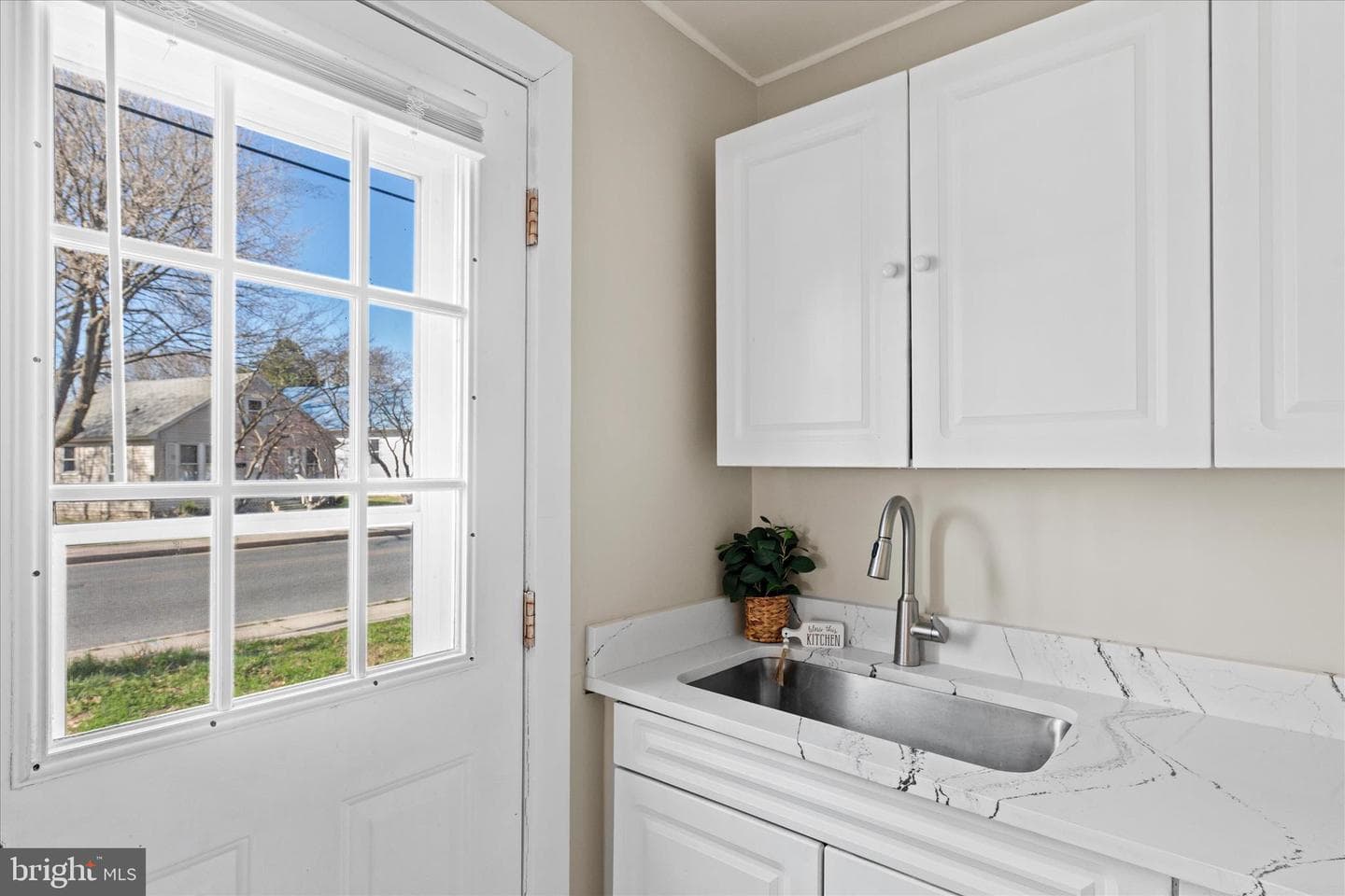 705 Roger Street photo 12