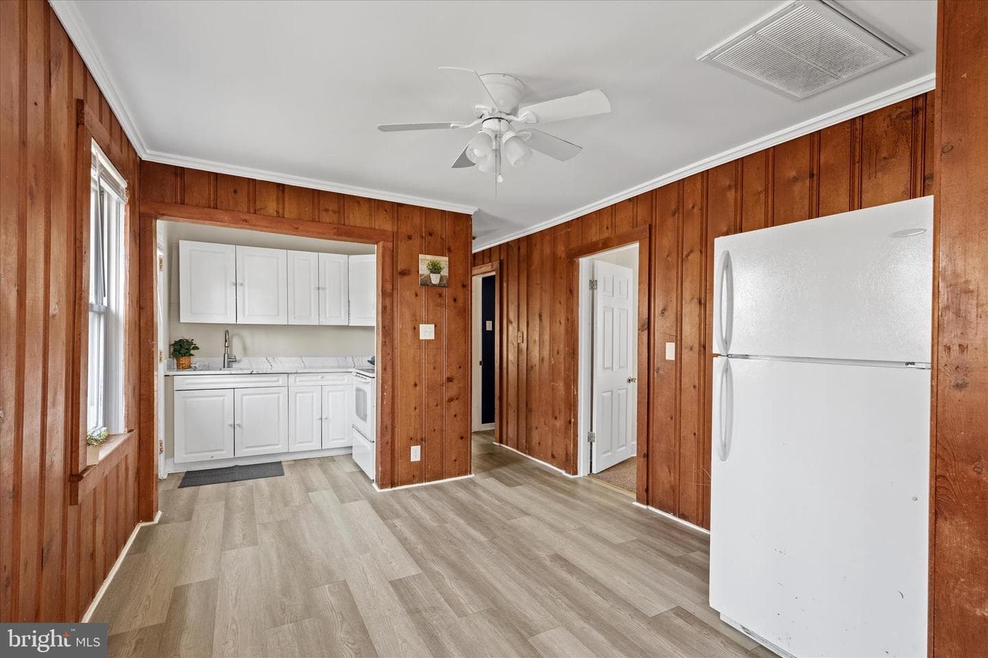 705 Roger Street photo 9