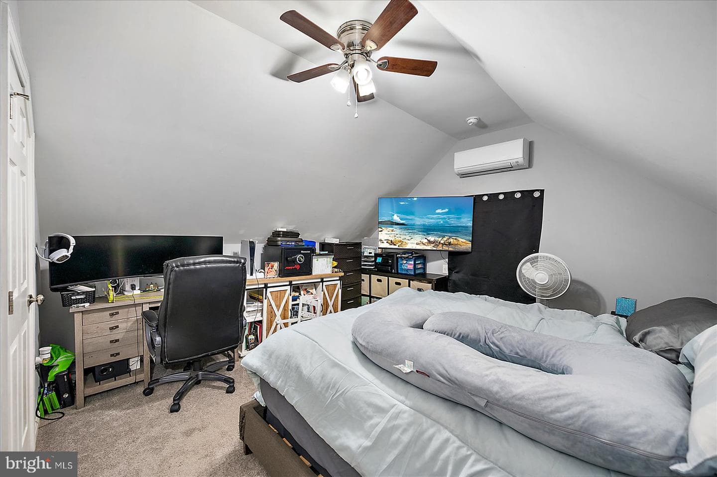 411 E Walnut Street photo 20