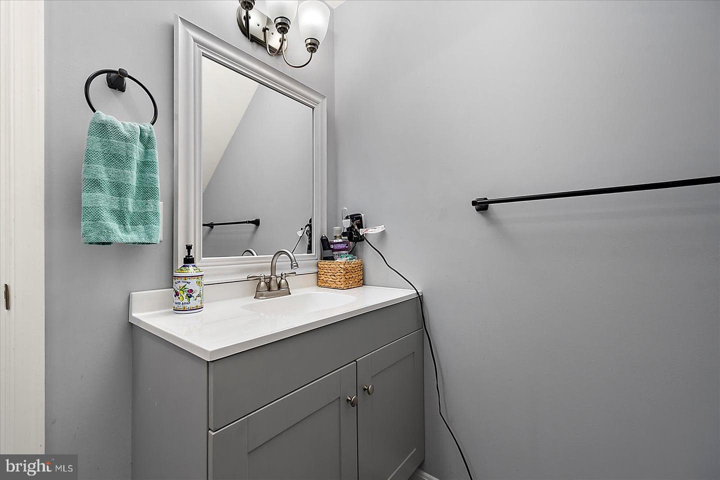 411 E Walnut Street photo 27