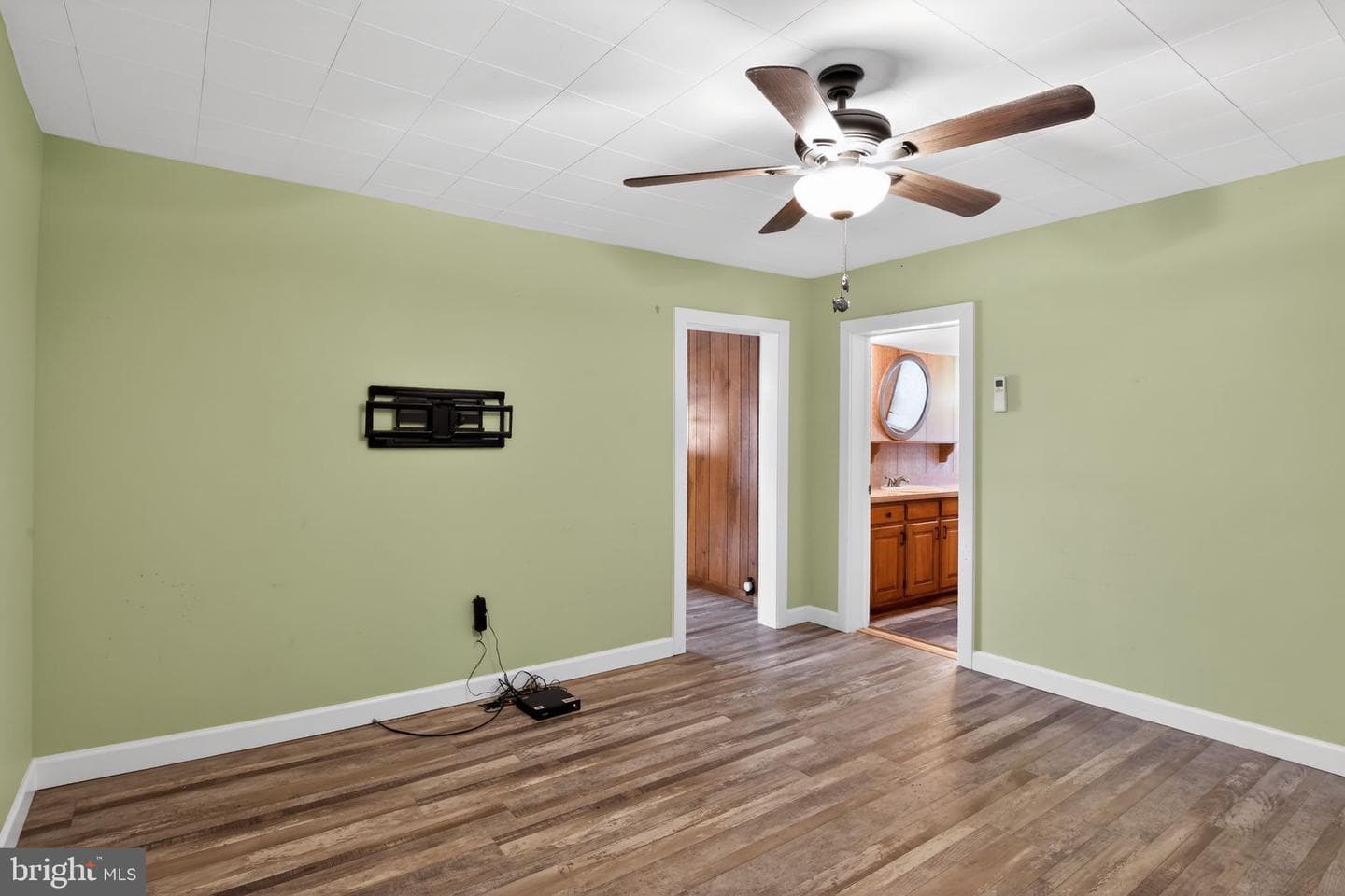 111 E Lillian Street photo 14